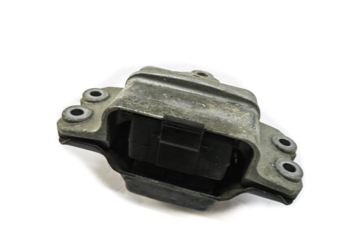 Thumbnail 2: 2012 AUDI A3 (8V) 2.0L CBEA TURBO DIESEL ENGINE LEFT MOTOR MOUNT BRACKET