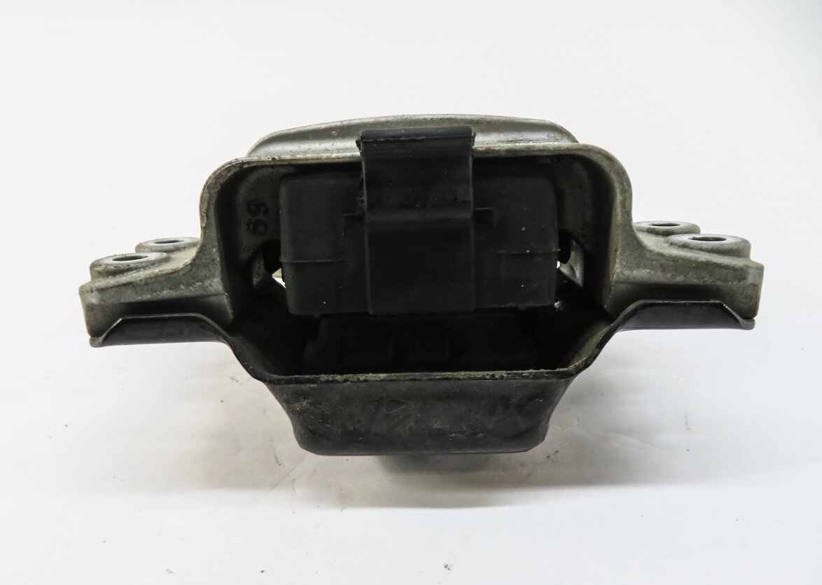 Thumbnail 3: 2012 AUDI A3 (8V) 2.0L CBEA TURBO DIESEL ENGINE LEFT MOTOR MOUNT BRACKET