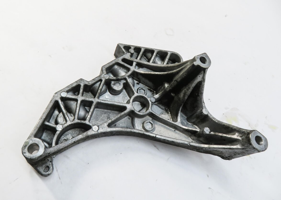 Thumbnail 3: 2012 AUDI A3 (8V) 2.0L CBEA TURBO DIESEL ENGINE RIGHT MOTOR MOUNT BRACKET