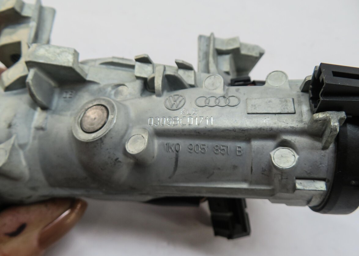Thumbnail 16: 2012 AUDI A3 (8P) 2.0L CBEA TDI DIESEL ENGINE ECM BCM IMMOBILIZER MODULE KEY SET