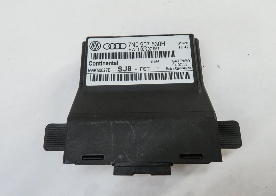 Thumbnail 6: 2012 AUDI A3 (8P) 2.0L CBEA TDI DIESEL ENGINE ECM BCM IMMOBILIZER MODULE KEY SET