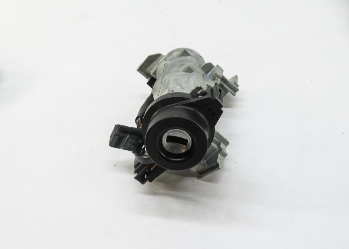 Thumbnail 7: 2012 AUDI A3 (8P) 2.0L CBEA TDI DIESEL ENGINE ECM BCM IMMOBILIZER MODULE KEY SET