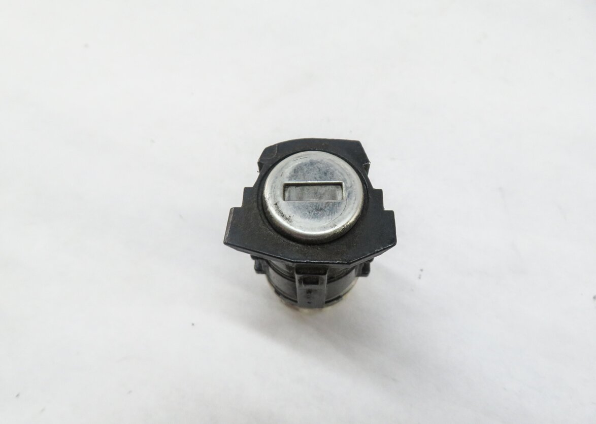 Thumbnail 9: 2012 AUDI A3 (8P) 2.0L CBEA TDI DIESEL ENGINE ECM BCM IMMOBILIZER MODULE KEY SET