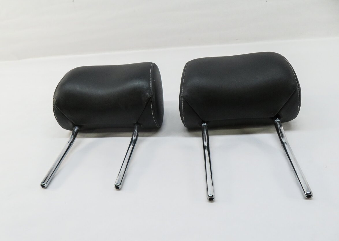 Thumbnail 2: 2012 AUDI A3 (8V) FRONT LEFT & RIGHT SEAT HEADREST SET (BLACK w/ SILVER STITCH)