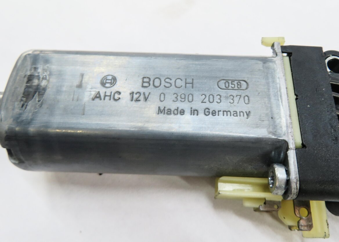 Thumbnail 4: 2010-2012 RANGE ROVER (L322) POWER STEERING COLUMN ADJUSTMENT MOTOR SET
