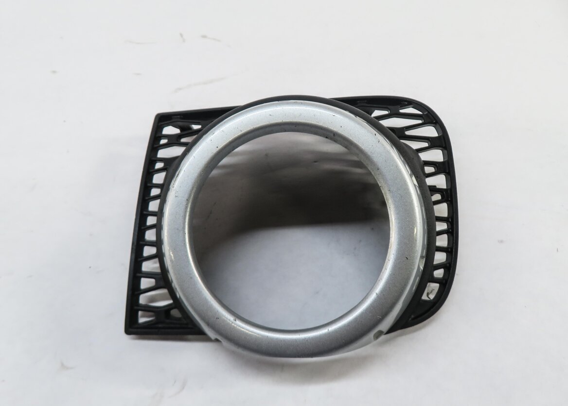 Thumbnail 2: 2011 RANGE ROVER (L322) RIGHT FRONT PASSENGER LOWER BUMPER FOGLIGHT GRILLE TRIM