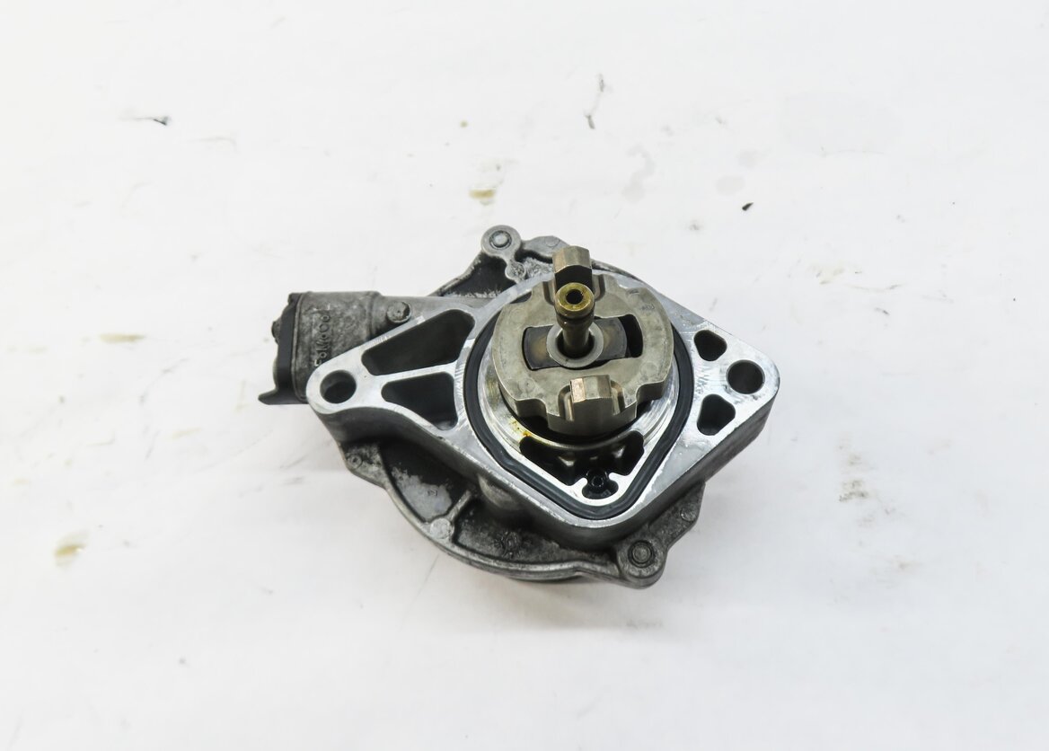 Thumbnail 2: 2010-2019 RANGE ROVER SPORT LR4 JAGUAR XE XF XK - 3.0L / 5.0L BRAKE VACUUM PUMP