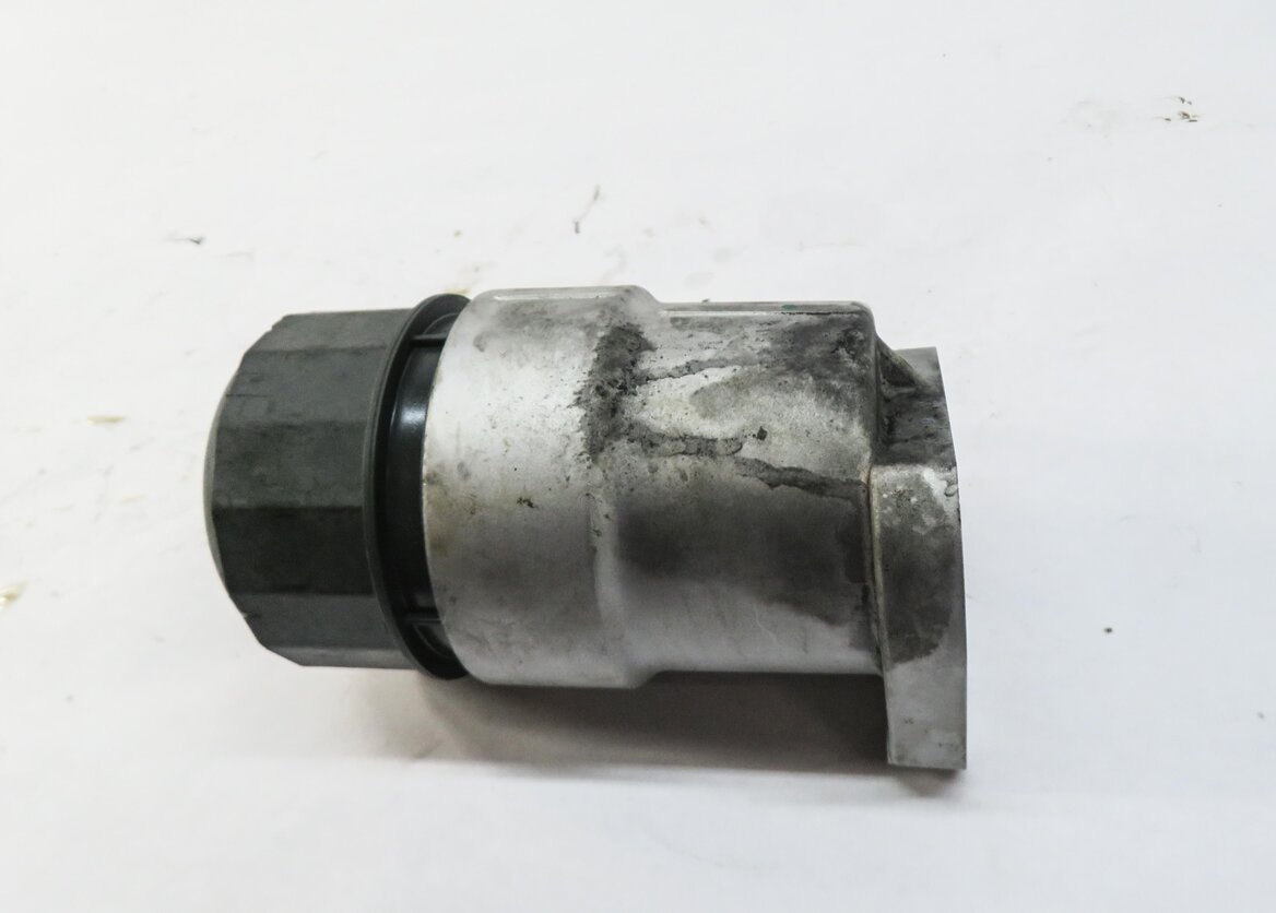 Thumbnail 3: 2011 RANGE ROVER (L322) 5.0L AJ133 SUPERCHARGED V8 ENGINE OIL FILTER HOUSING