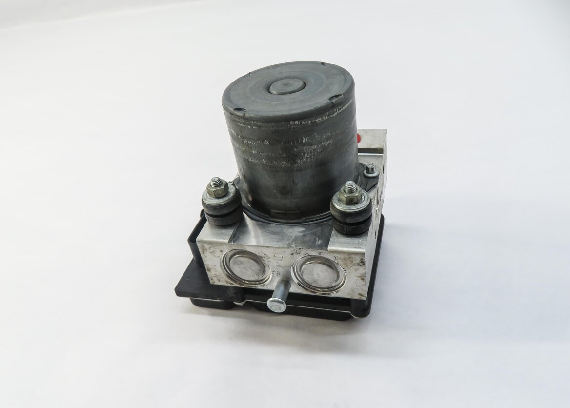 Thumbnail 3: 2011-2012 LAND ROVER LR4 - RANGE ROVER SPORT (L320) ABS BRAKE PUMP w/ MODULE