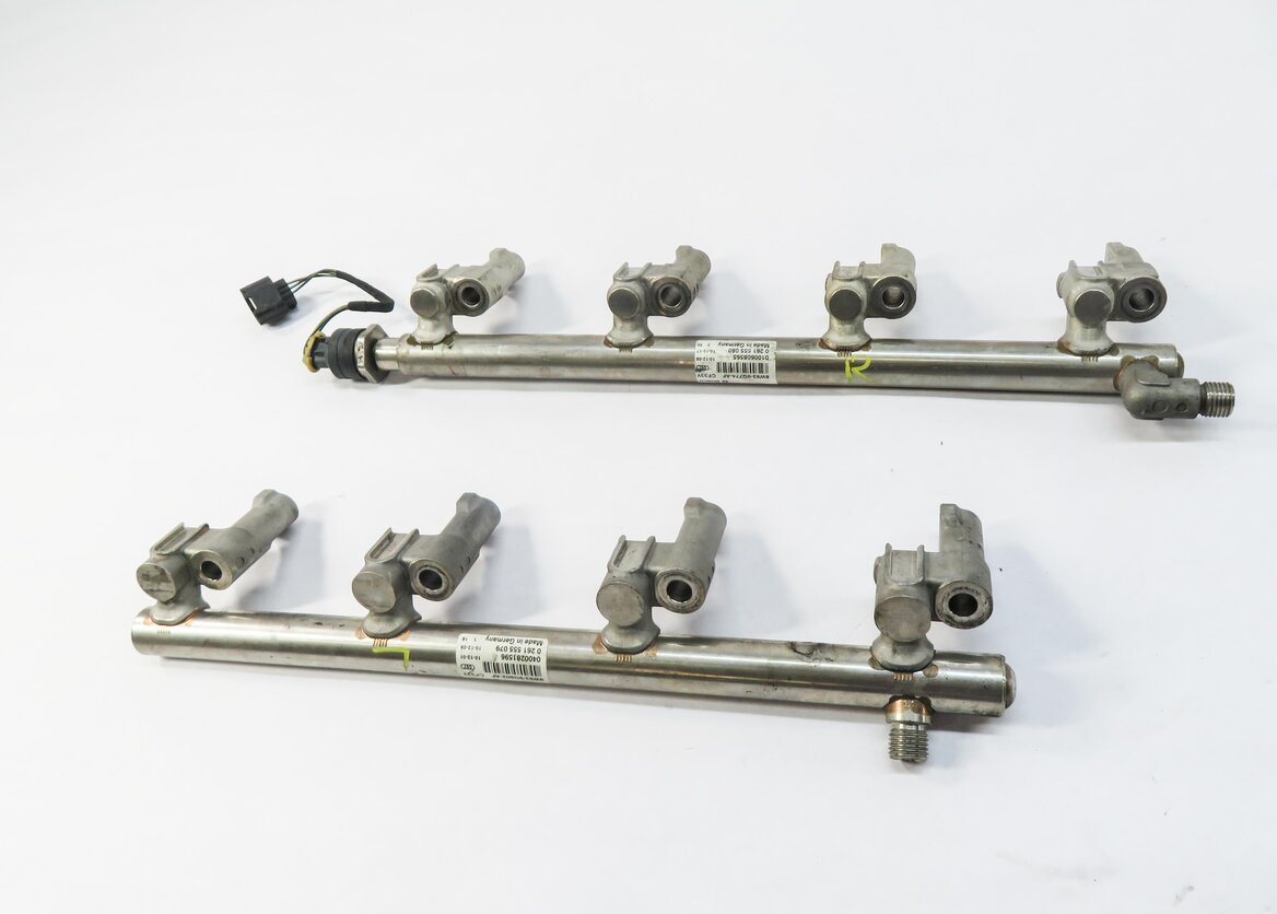 Thumbnail 3: 2011 RANGE ROVER (L322) 5.0L AJ133 SUPERCHARGED V8 ENGINE FUEL RAIL SET-2