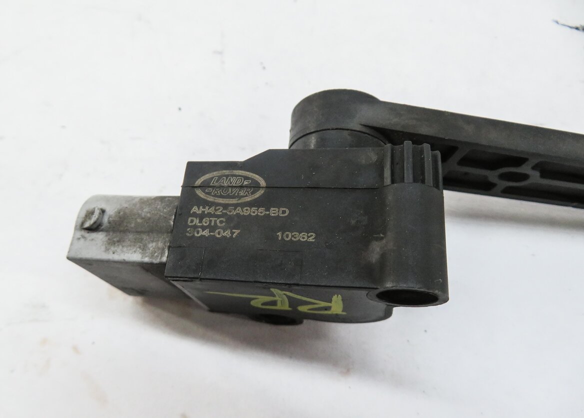 Thumbnail 4: 2011 RANGE ROVER (L322) RIGHT PASSENGER REAR SUSPENSION HEIGHT LEVEL SENSOR
