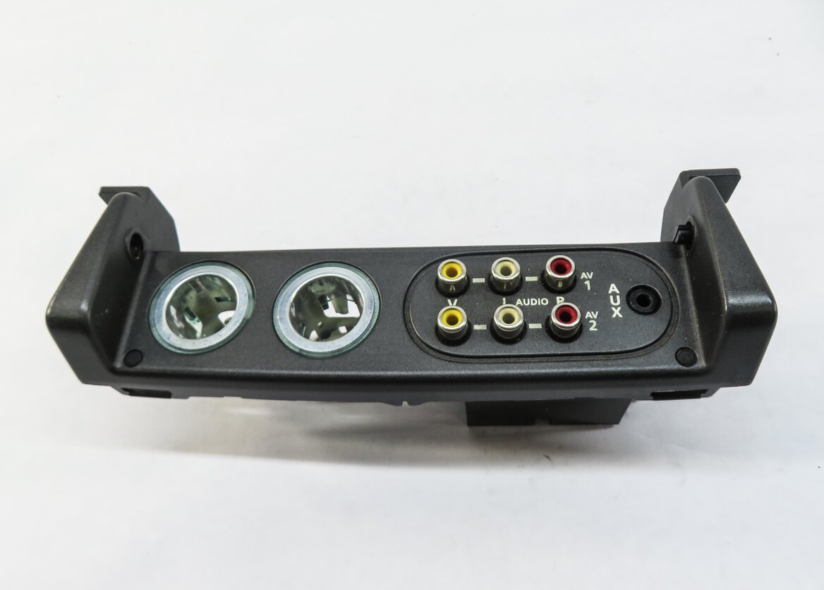 Thumbnail 2: 2011 RANGE ROVER (L322) REAR ENTERTAINMENT AUDIO VIDEO JACK w/ 12v SOCKETS