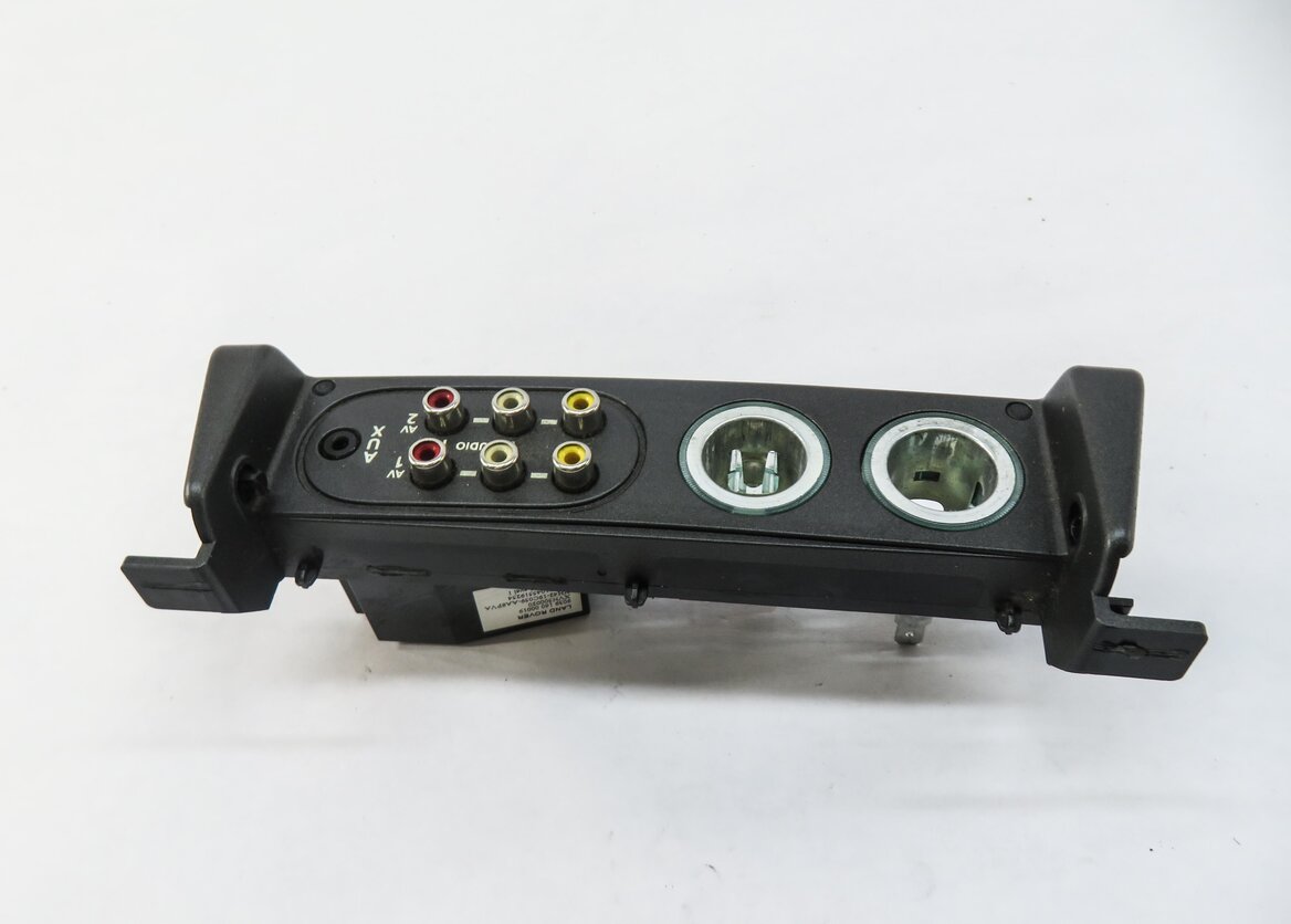 Thumbnail 3: 2011 RANGE ROVER (L322) REAR ENTERTAINMENT AUDIO VIDEO JACK w/ 12v SOCKETS
