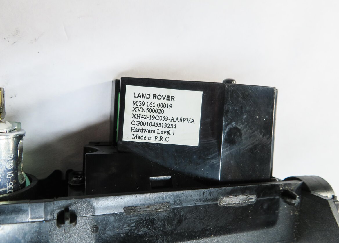 Thumbnail 5: 2011 RANGE ROVER (L322) REAR ENTERTAINMENT AUDIO VIDEO JACK w/ 12v SOCKETS