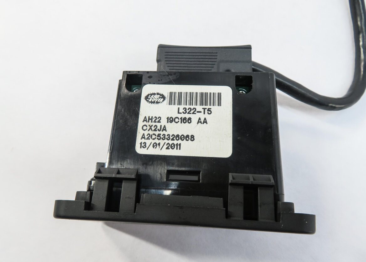 Thumbnail 5: 2011 RANGE ROVER (L322) AUXILIARY AUDIO USB i-POD INTERFACE JACK PANEL