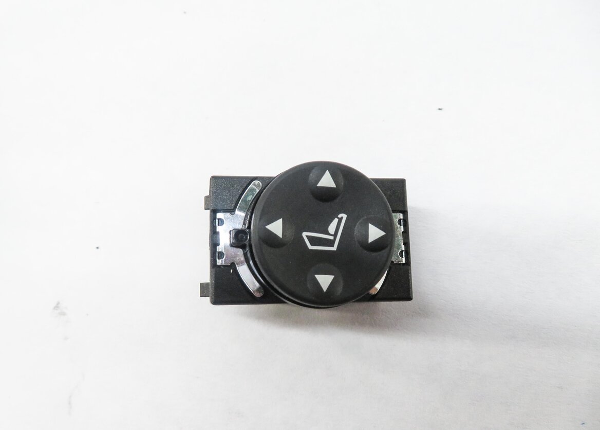 Thumbnail 3: 2011 RANGE ROVER (L322) LEFT FRONT DRIVER MEMORY SEAT ADJUSTMENT SWITCH BUTTON