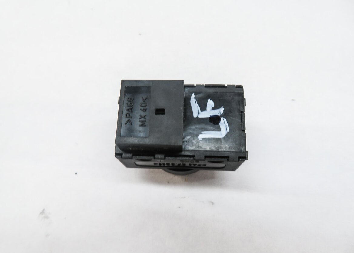 Thumbnail 4: 2011 RANGE ROVER (L322) LEFT FRONT DRIVER MEMORY SEAT ADJUSTMENT SWITCH BUTTON