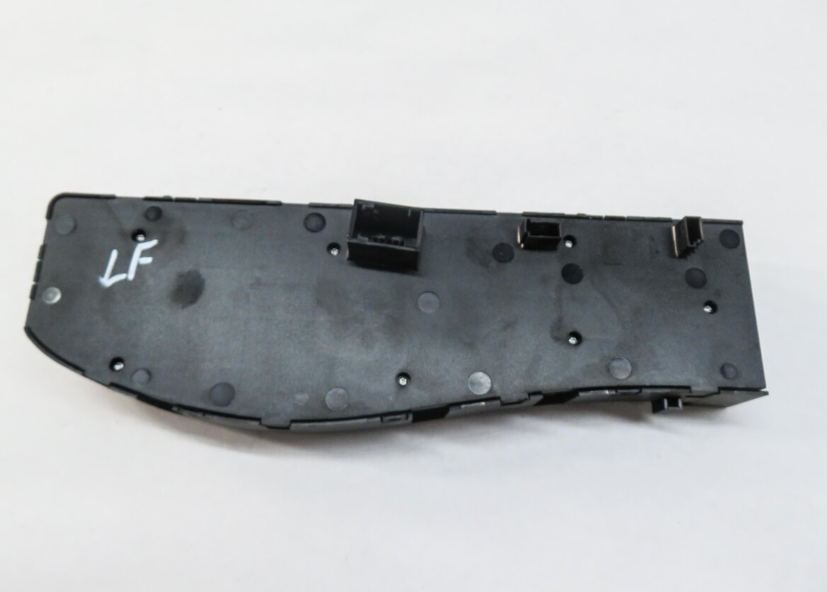 Thumbnail 6: 2011 RANGE ROVER (L322) LEFT FRONT DRIVER MEMORY SEAT ADJUSTMENT SWITCH BUTTON