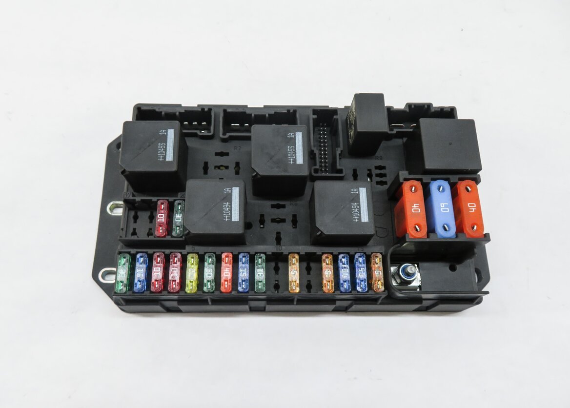 Thumbnail 2: 2011 RANGE ROVER (L322) REAR TRUNK FUSE BOX POWER JUNCTION