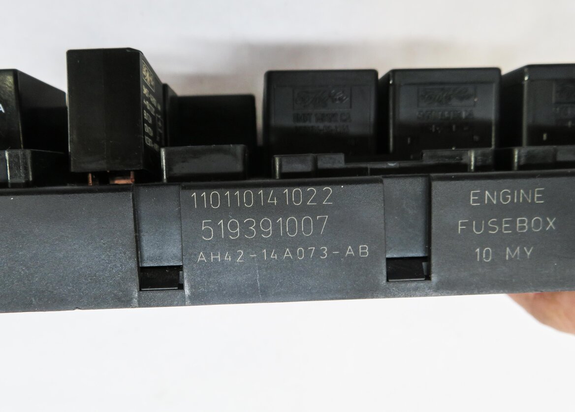 Thumbnail 4: 2011 RANGE ROVER (L322) FRONT FUSE BOX POWER JUNCTION