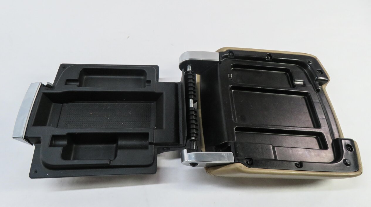 Thumbnail 5: 07-12 RANGE ROVER (L322) FRONT CENTER CONSOLE ARM REST LID (SAND BEIGE LEATHER)