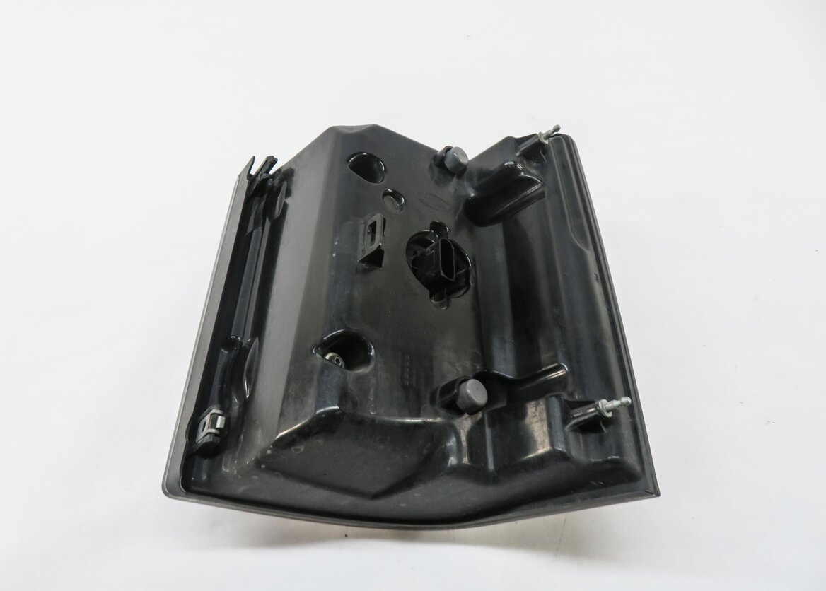 Thumbnail 6: 2010-2011 RANGE ROVER (L322) LEFT DRIVER TAILLIGHT BRAKE LIGHT LAMP (GRAY)