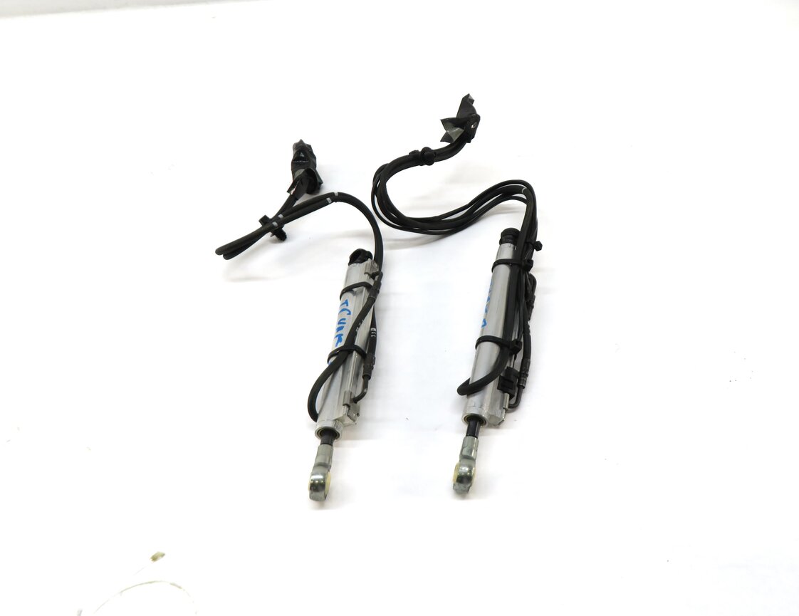 Thumbnail 5: 2012 BMW 335i (E93) CONVERTIBLE - REAR TRUNK HYDRAULIC RAM SET-2