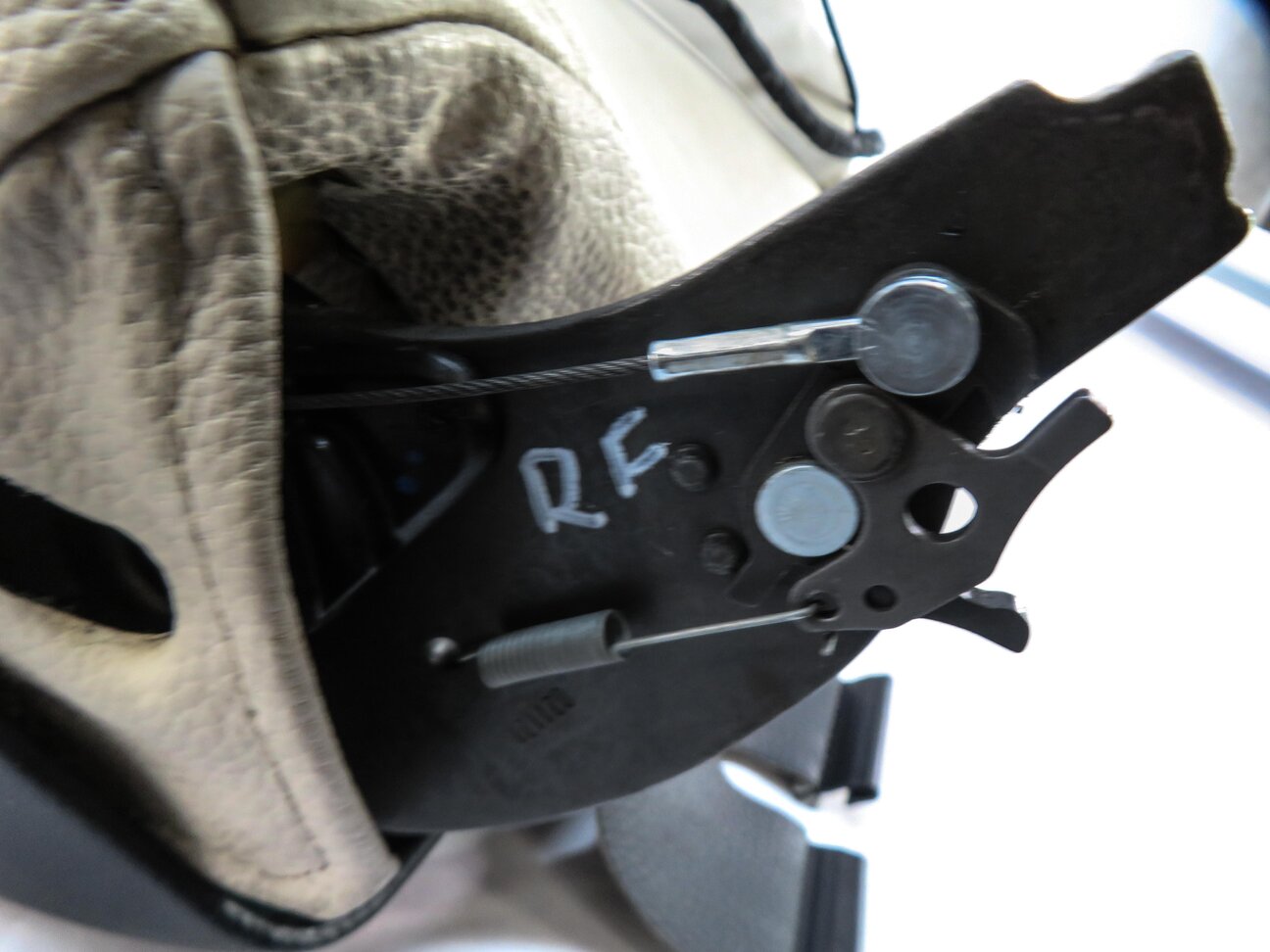 Thumbnail 10: 07-13 BMW 328i 335i E93 CONVERTIBLE PASSENGER UPPER HEATED SEAT CUSHION (OYSTER)