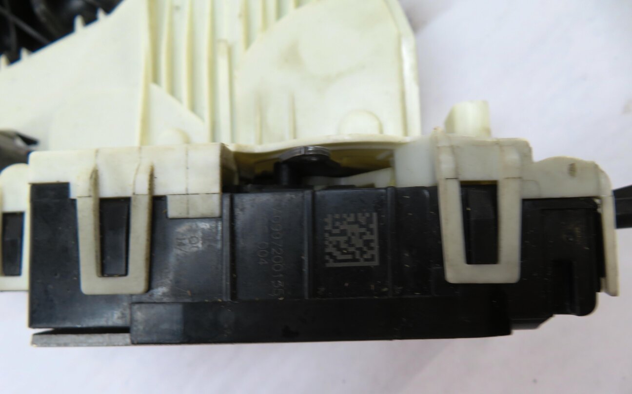 Thumbnail 5: 10-19 MERCEDES C300 C350 E350 E550 GLK250 GLK350 SL550 - LEFT FRONT DOOR LATCH