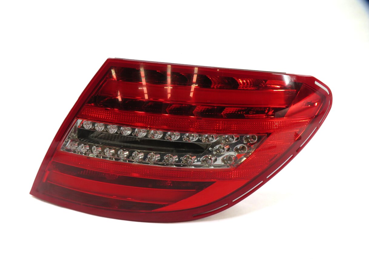 Thumbnail 3: 12-15 MERCEDES BENZ C250 C300 C350 (W204) RIGHT PASSENGER TAILLIGHT BRAKE LIGHT