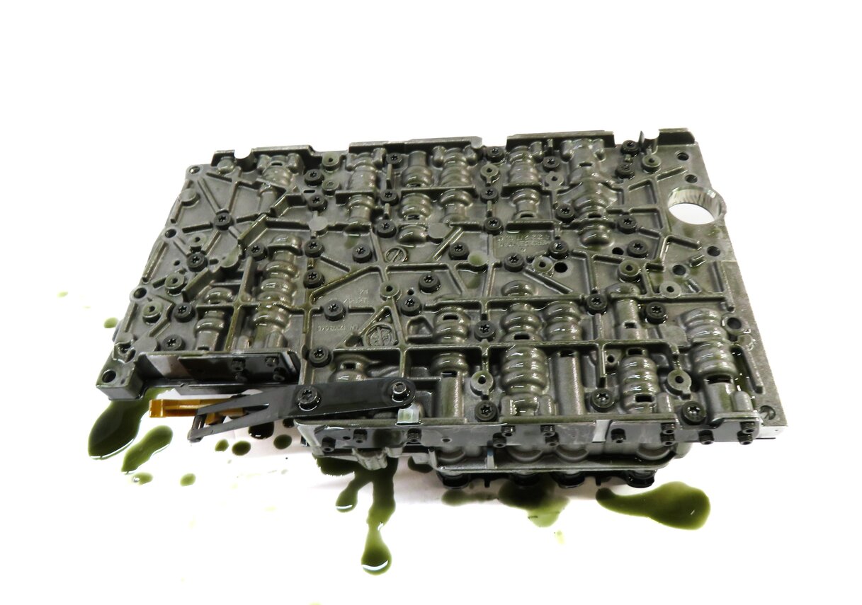 Thumbnail 4: 12-15 MERCEDES C250 C350 SLK250 SLK350 (W204) TRANSMISSION VALVE BODY BLOCK