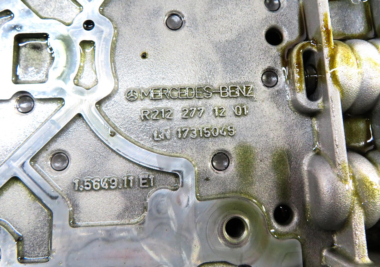 Thumbnail 8: 12-15 MERCEDES C250 C350 SLK250 SLK350 (W204) TRANSMISSION VALVE BODY BLOCK