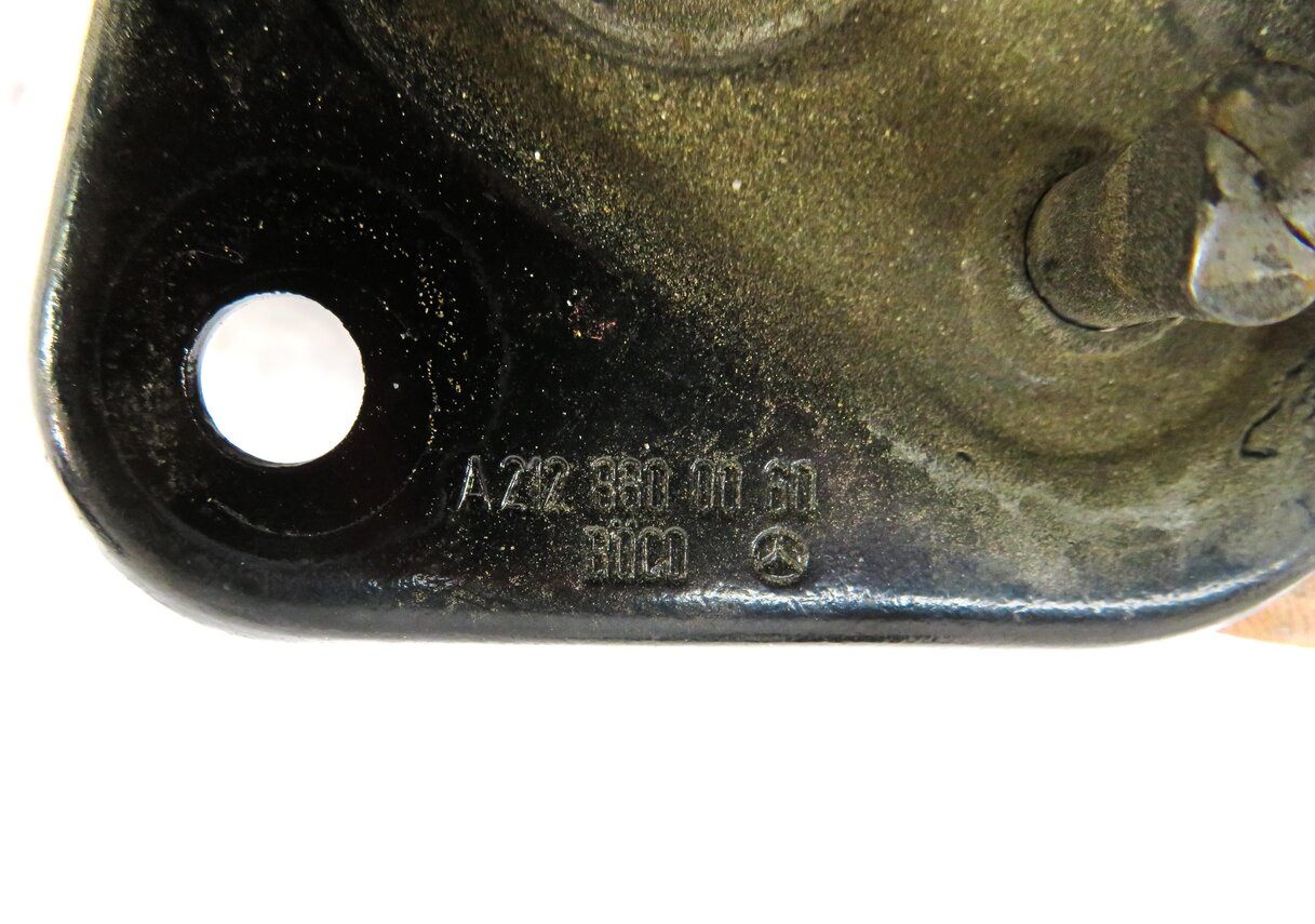 Thumbnail 4: 2013 MERCEDES C250 (W204) FRONT HOOD SAFETY LATCH STRIKER SET