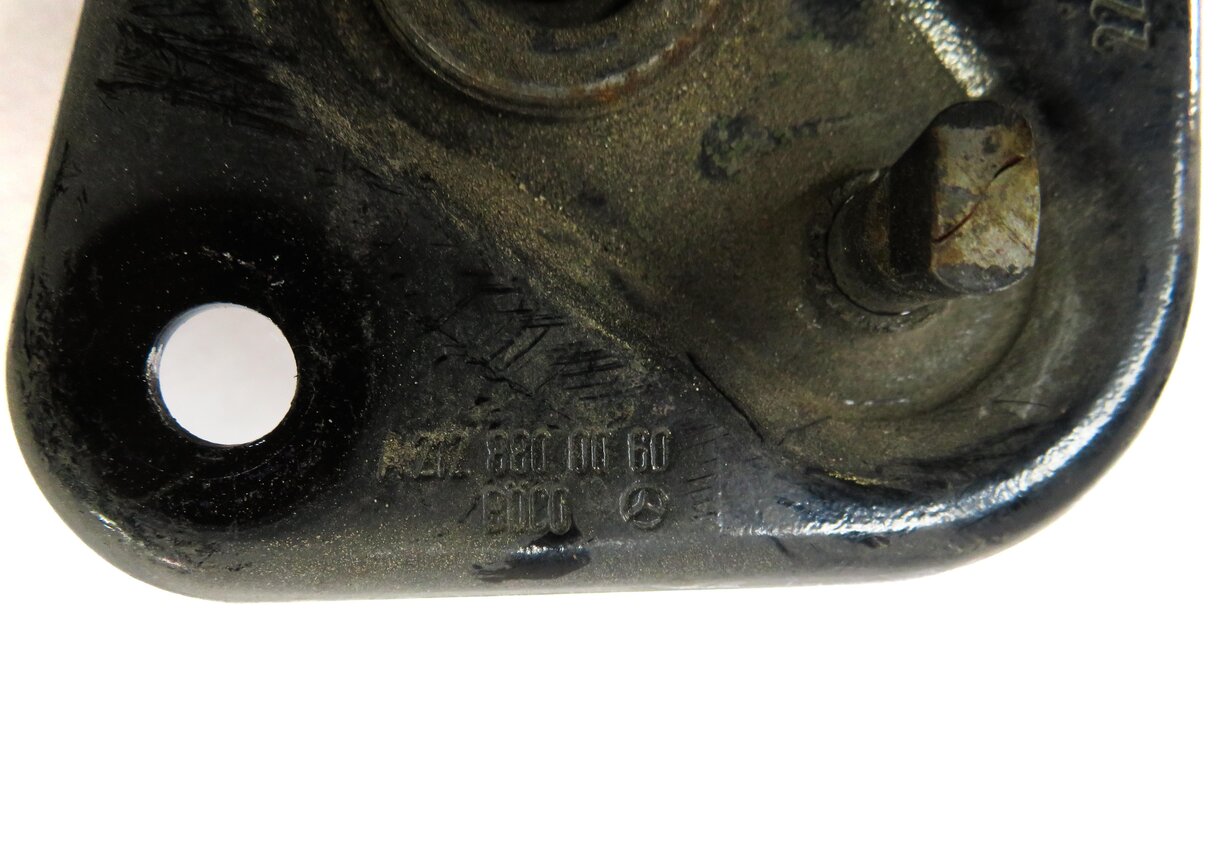 Thumbnail 5: 2013 MERCEDES C250 (W204) FRONT HOOD SAFETY LATCH STRIKER SET