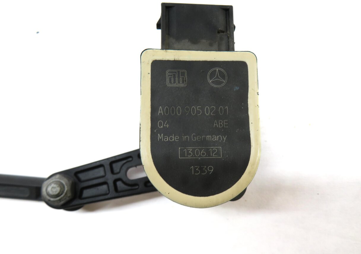 Thumbnail 4: 2013 MERCEDES C250 (W204) LEFT FRONT DRIVER SUSPENSION HEIGHT LEVEL SENSOR