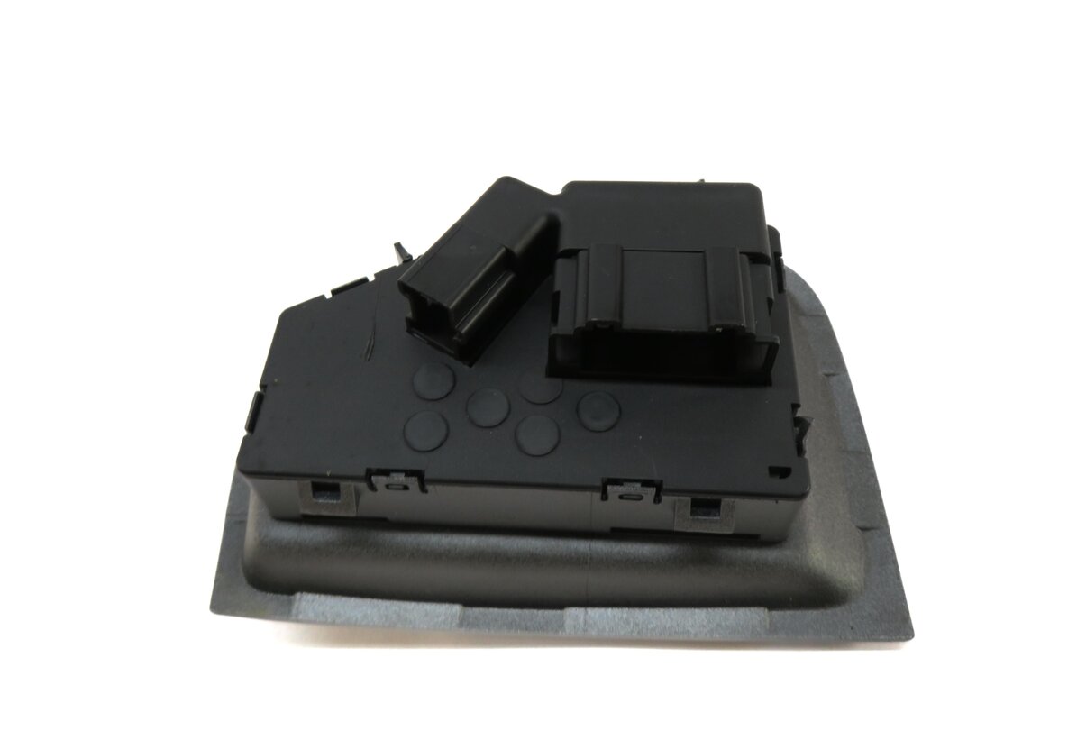 Thumbnail 4: 2011 PORSCHE PANAMERA (970 G1) LEFT REAR SEAT ADJUSTMENT SWITCH