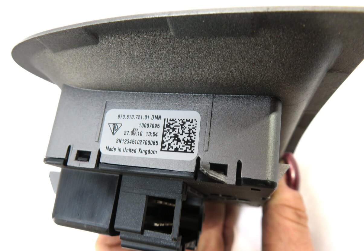 Thumbnail 5: 2011 PORSCHE PANAMERA (970 G1) LEFT REAR SEAT ADJUSTMENT SWITCH