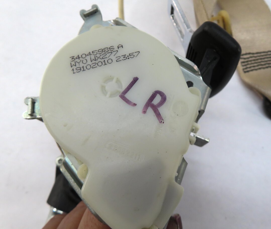 Thumbnail 4: 2011 PORSCHE PANAMERA (970 G1) LEFT REAR SEAT SEATBELT RETRACTOR (BEIGE)