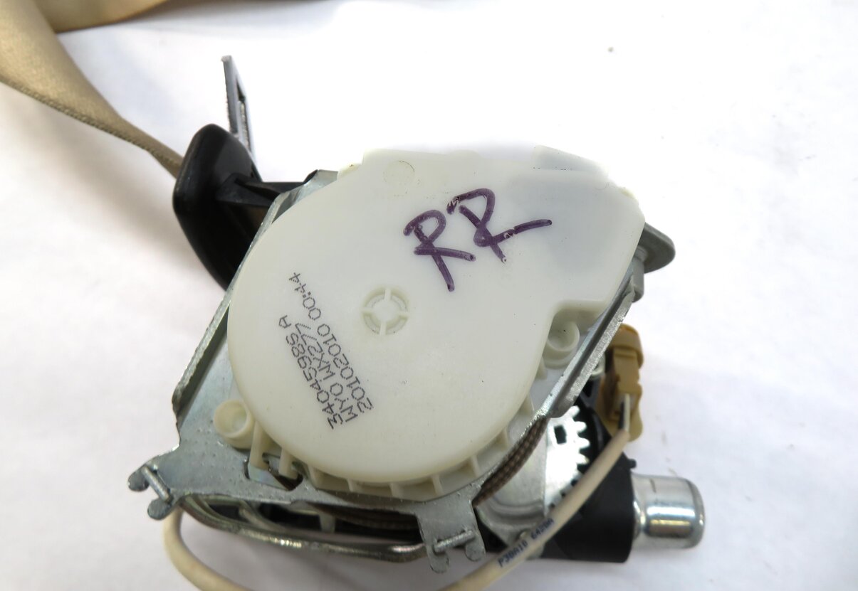 Thumbnail 4: 2011 PORSCHE PANAMERA (970 G1) RIGHT REAR SEAT SEATBELT RETRACTOR (BEIGE)