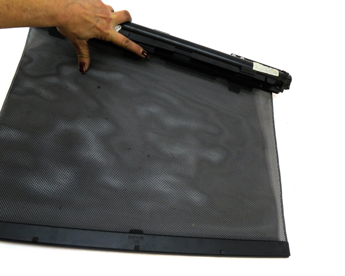 Thumbnail 5: 2012-2016 PORSCHE PANAMERA (970 G1) LEFT REAR DOOR WINDOW SUNSHADE BLIND