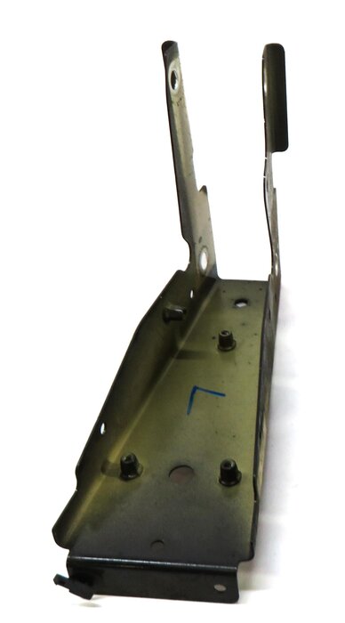 2011 PORSCHE PANAMERA (970 G1) LEFT FRONT DRIVER FENDER MOUNT BRACKET