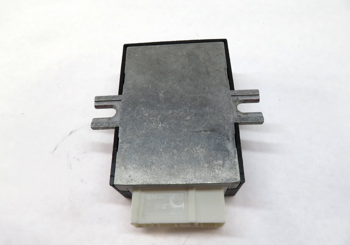 Thumbnail 3: 2008-2014 BMW X5 X5M X6 X6M (E70 E71 E72) 4.4L ENGINE - FUEL PUMP CONTROL MODULE