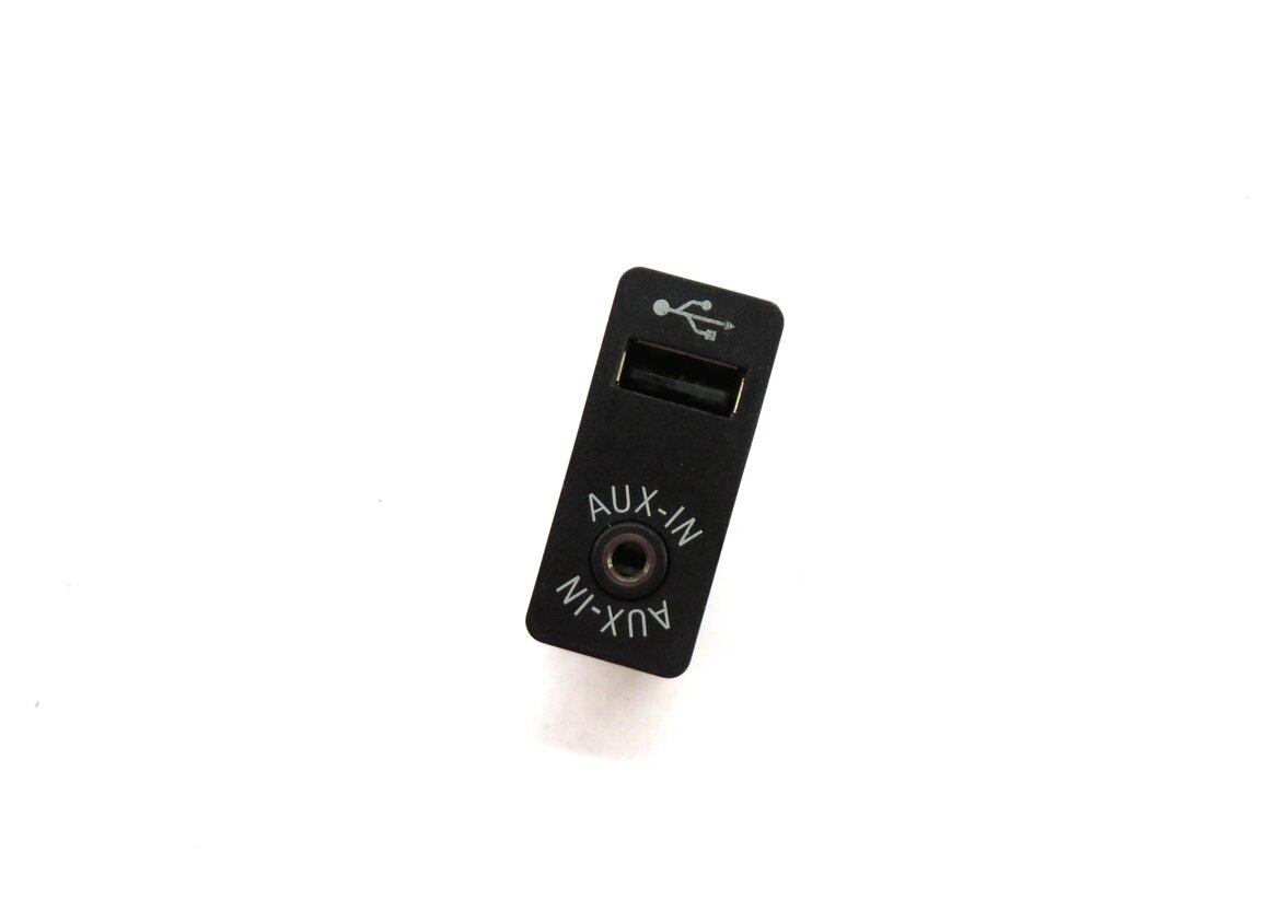 Thumbnail 1: 2012 BMW X5 (E70) RADIO STEREO AUXILIARY AUX IN USB PLUG IN JACK 84109237653