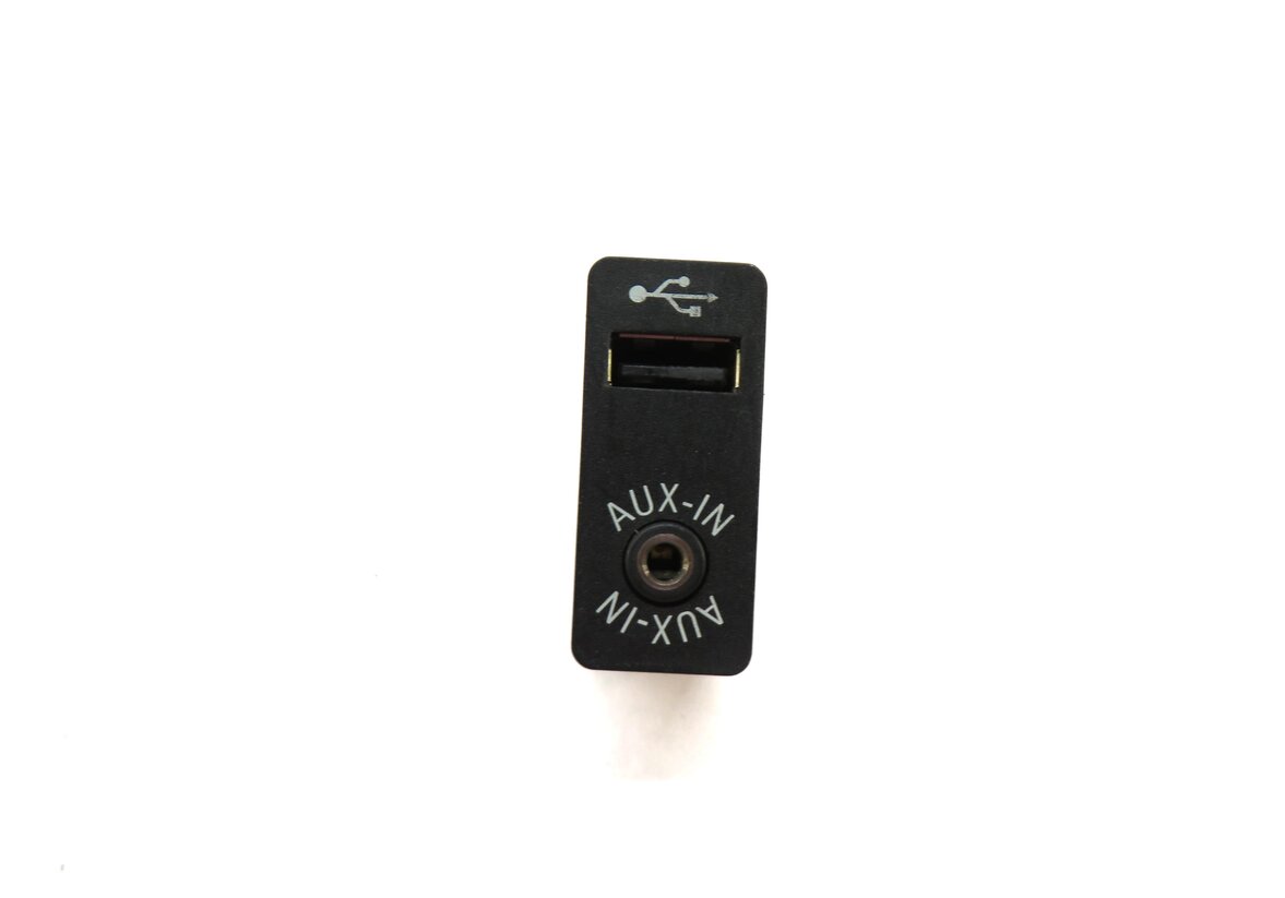 Thumbnail 2: 2012 BMW X5 (E70) RADIO STEREO AUXILIARY AUX IN USB PLUG IN JACK 84109237653