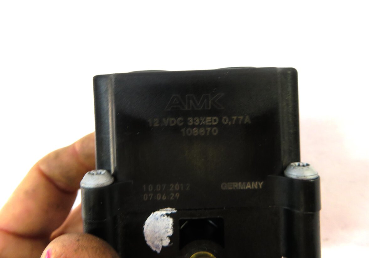 Thumbnail 5: 2012 BMW X5 (E70) AIR SUSPENSION PUMP VALVE BLOCK 108670