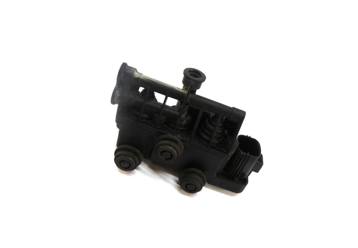 Thumbnail 1: 2006 RANGE ROVER (L322) AIR SUSPENSION VALVE BLOCK