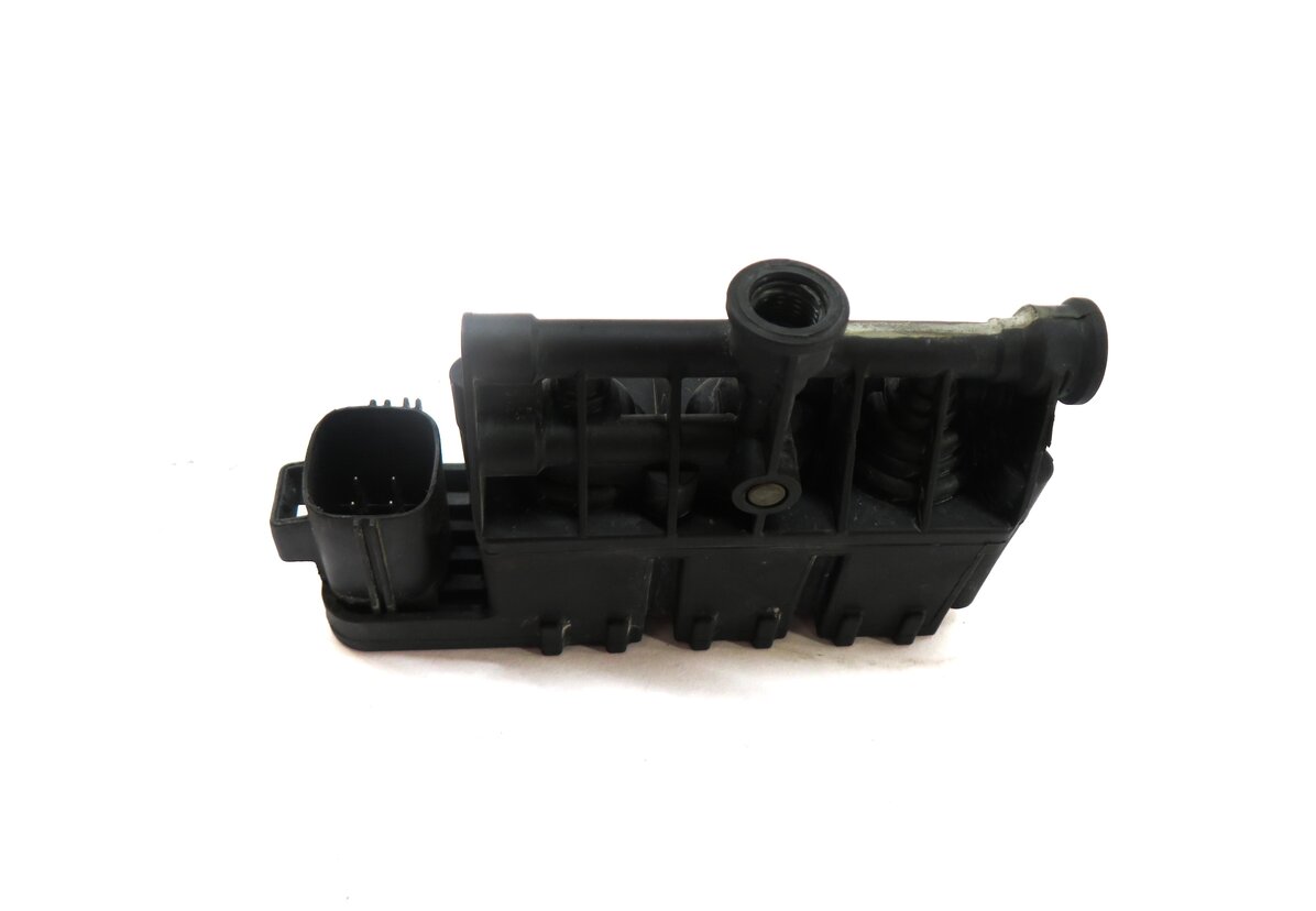 Thumbnail 3: 2006 RANGE ROVER (L322) AIR SUSPENSION VALVE BLOCK