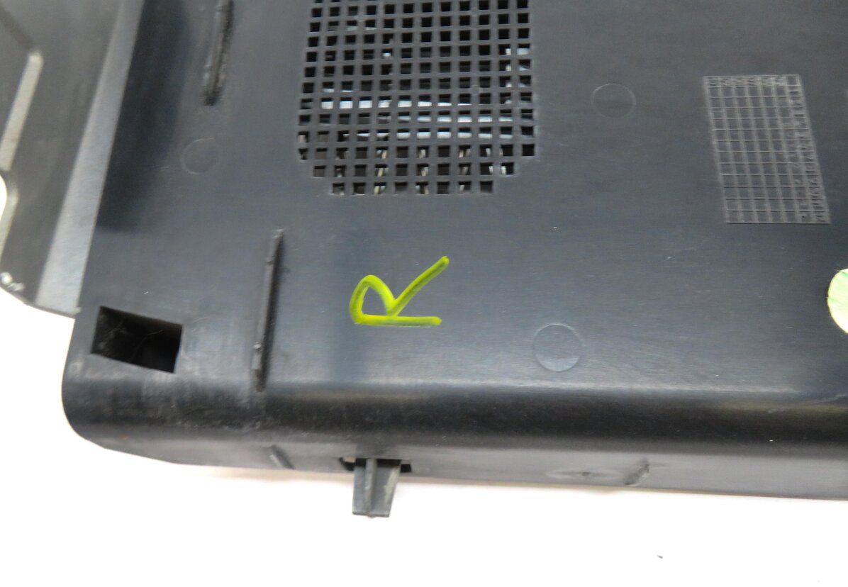 Thumbnail 5: 2006 RANGE ROVER (L322) RIGHT FRONT PASSENGER FENDER GRILLE TRIM