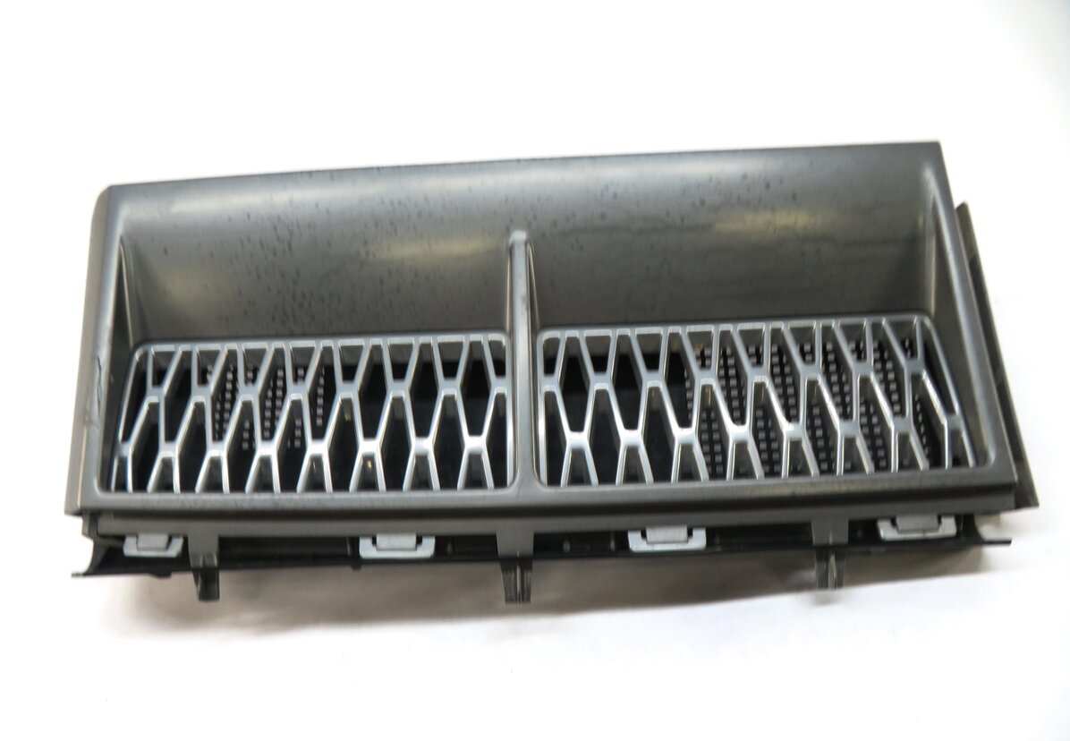 Thumbnail 2: 2006 RANGE ROVER (L322) LEFT FRONT DRIVER FENDER GRILLE TRIM