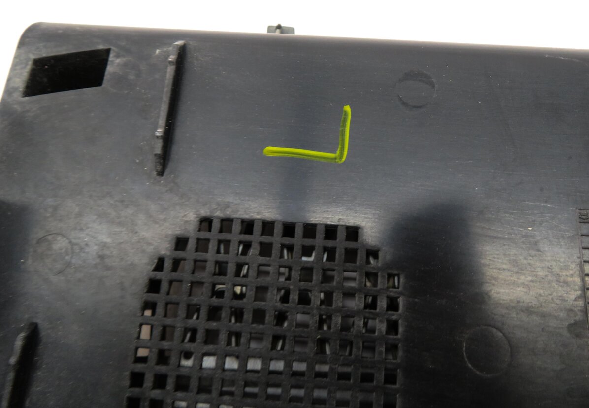 Thumbnail 5: 2006 RANGE ROVER (L322) LEFT FRONT DRIVER FENDER GRILLE TRIM
